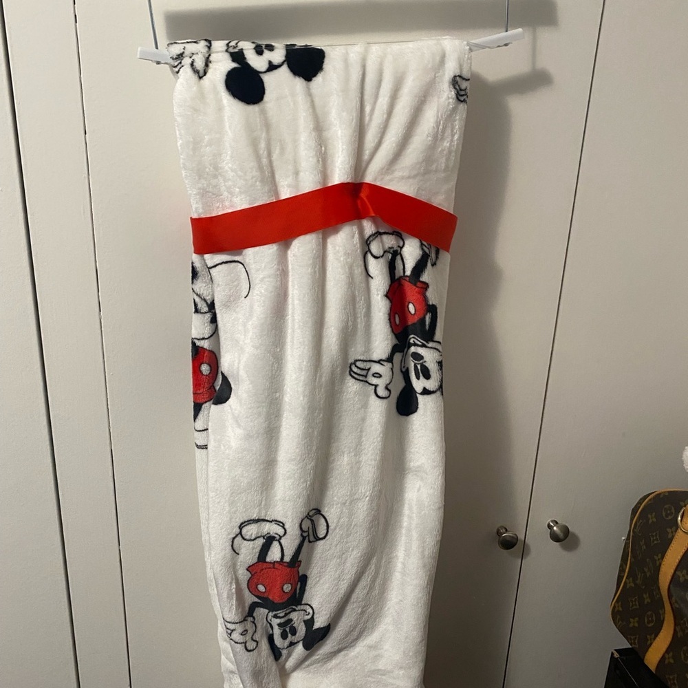 Mickey Mouse throw - Picture 2 of 3